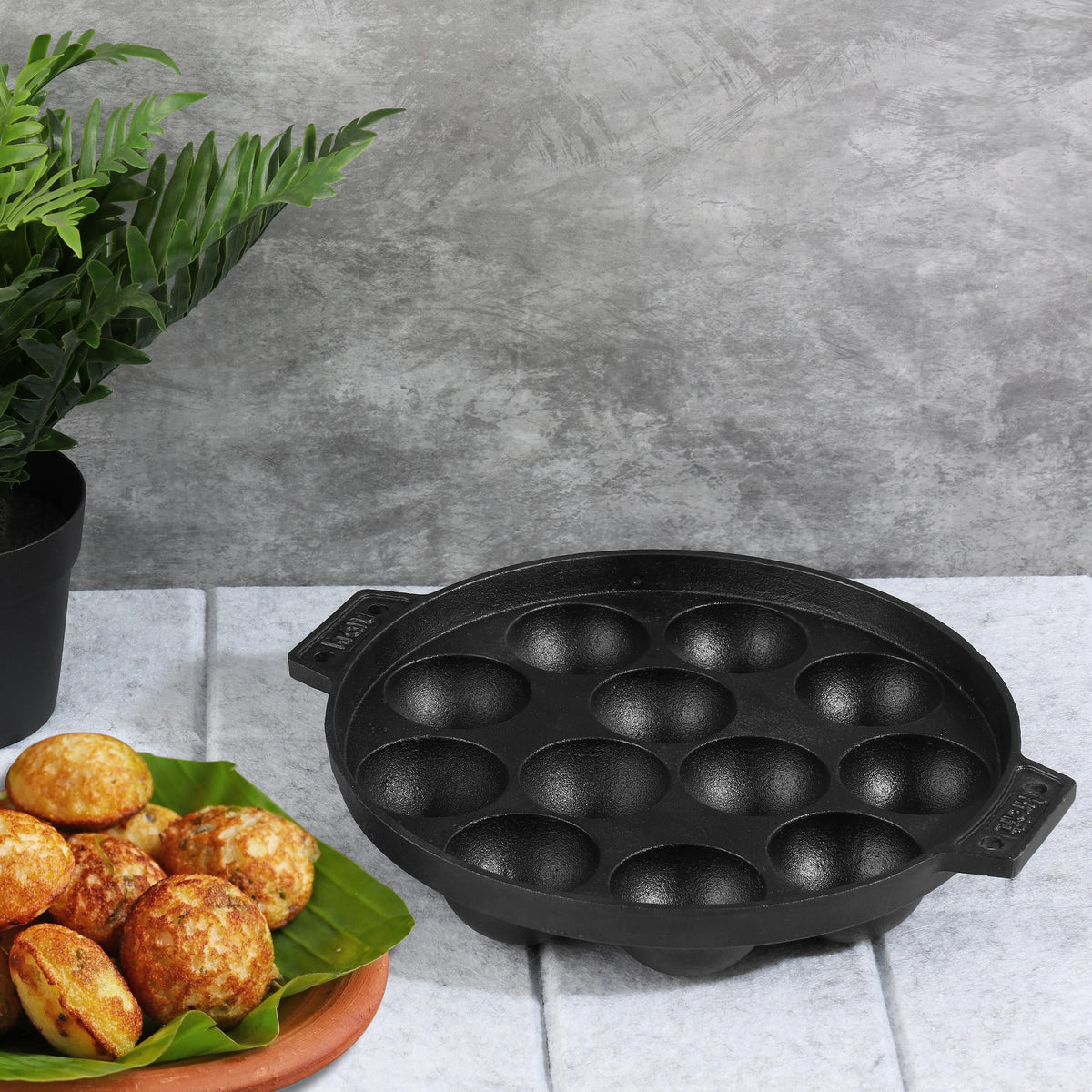 Vinod Legacy (Cast Iron) Paniyarakkal Pan 15 cups.